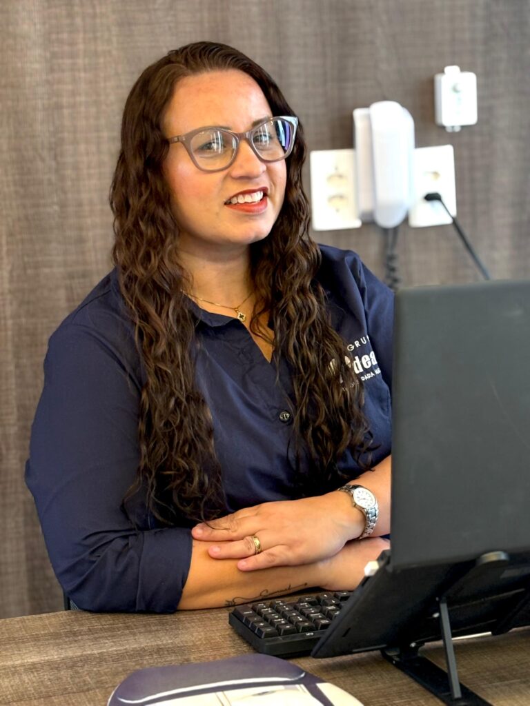 Funcionária do Grupo Idear