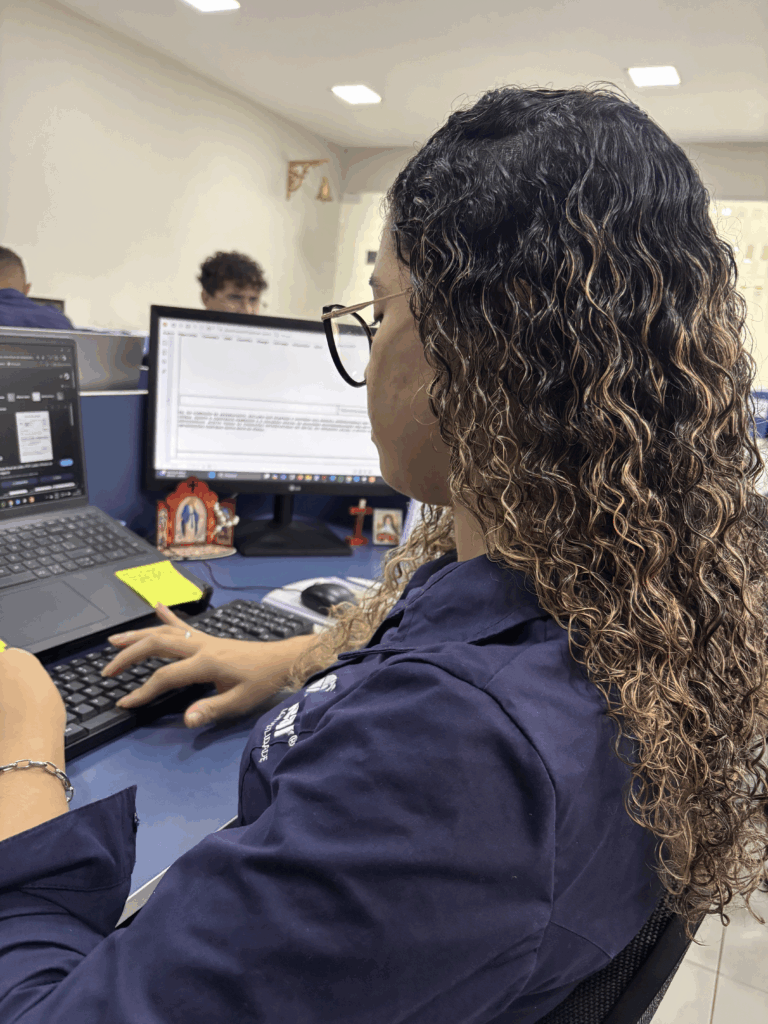 Funcionária do Grupo Idear